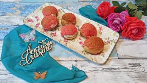 Choux craqueline roz cu caramel sau capsuni