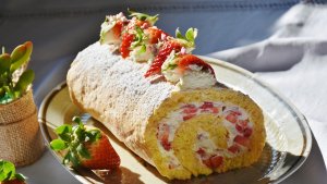 Rulada cu capsuni - parfumata si delicioasa