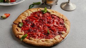 Tarta rustica cu capsuni - un dulce aromat