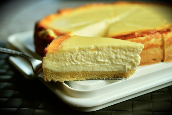 Cheesecake fin cu branza de vaci – desertul care aduce liniste