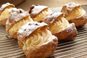 Choux cu crema de vanilie - un desert fin si aerat