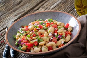 Salata de fasole alba cu legume