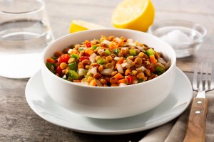 Salata de linte  verde cu ardei, ceapa si morcov - usoara si nutritiva
