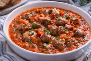 Ficatei in sos rosu - o mancare simpla si gustoasa