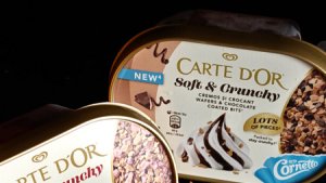 Desert la pahar cu înghețată crunchy - Rapid și perfect pentru orice ocazie