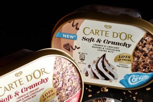 Desert la pahar cu înghețată crunchy - Rapid și perfect pentru orice ocazie