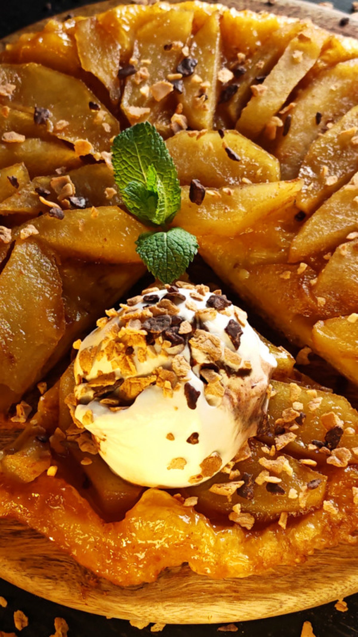 Tarta Tatin cu înghețată - Desertul care te cucerește
