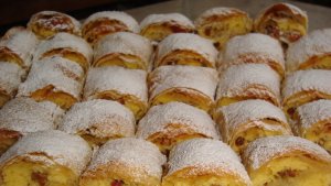 Reteta de strudel cu branza si stafide