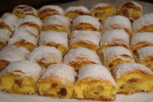Reteta de strudel cu branza si stafide