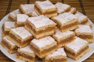 Reteta de Prajitura turnata cu mere, frageda, aromata si usor de facut